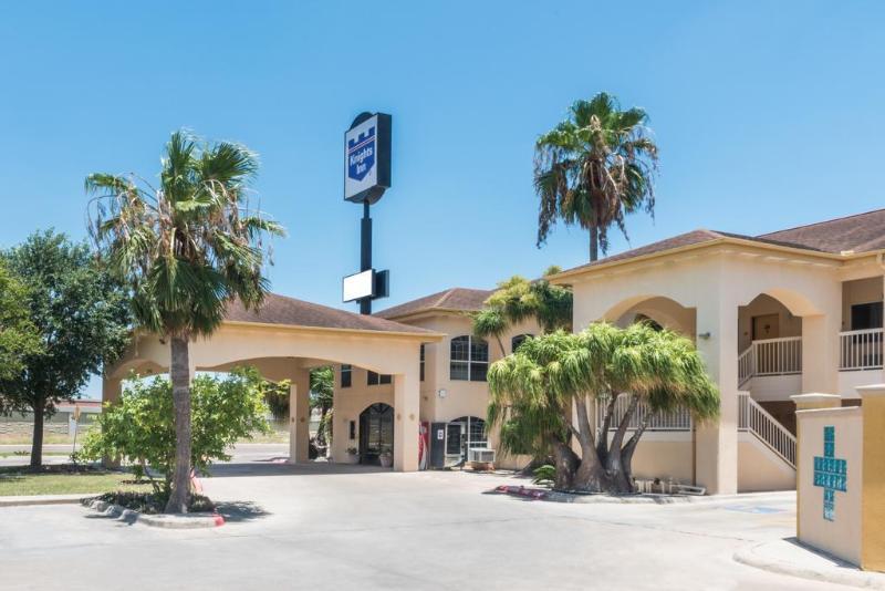 Texas Inn And Suites City Center At University Dr. Edinburg Exterior photo